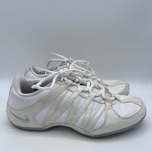 Nike Womens Cheer Shoes Flash 366194-101 White Running Lace Up Low Top Size 8